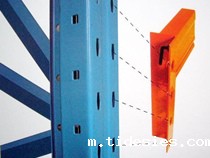 160型货架横梁焊接四爪挂件，是居中还是偏上强度更好些？