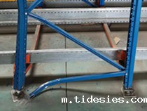 这是开车睡着吗？疲劳作业所引发的货架倒塌事故